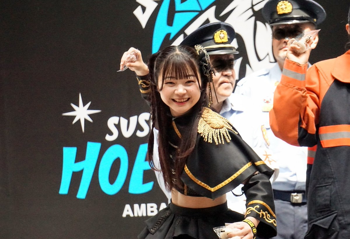 yoguoMk2's tweet image. 投げ方にも個性が出ていてオモロかった♪
 (   ･᷄ὢ･᷅ )╮=͟͟͞͞

#アーティストによる餅まき