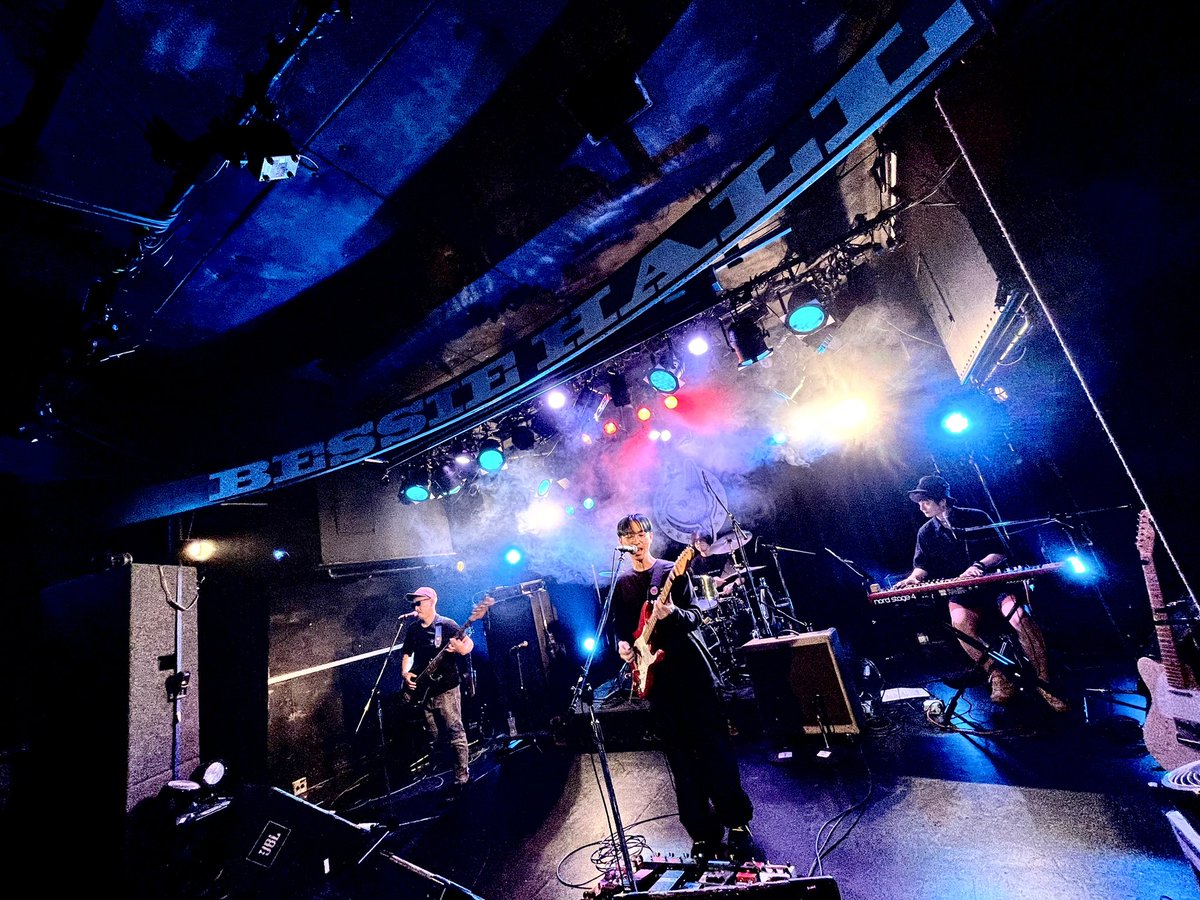 ✨＼本日札幌BESSIE HALL公演／☔️
【#UNCHAIN 2025 Tour “RayN”】

🎫当日券あります！
📅6/22(日)
🕟16:30 open / 🕔17:00 start
💰当日券：6,000円（税込・ドリンク代別）
📍会場にてopen頃より販売予定！

澄んだ札幌の空気に、“RayN”の音が響き渡る夜🎸
ぜひ会場で体感して下さい！！