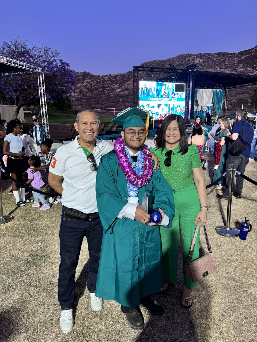 ledesma_lynn's tweet photo. Congratulations to my son Joshua Key Labra ( College Graduation) 🎉🥳👏🎊🙌🍾🥂🙏🏼 https://t.co/sYKoGvk20S