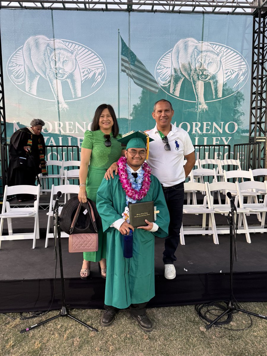 ledesma_lynn's tweet photo. Congratulations to my son Joshua Key Labra ( College Graduation) 🎉🥳👏🎊🙌🍾🥂🙏🏼 https://t.co/sYKoGvk20S