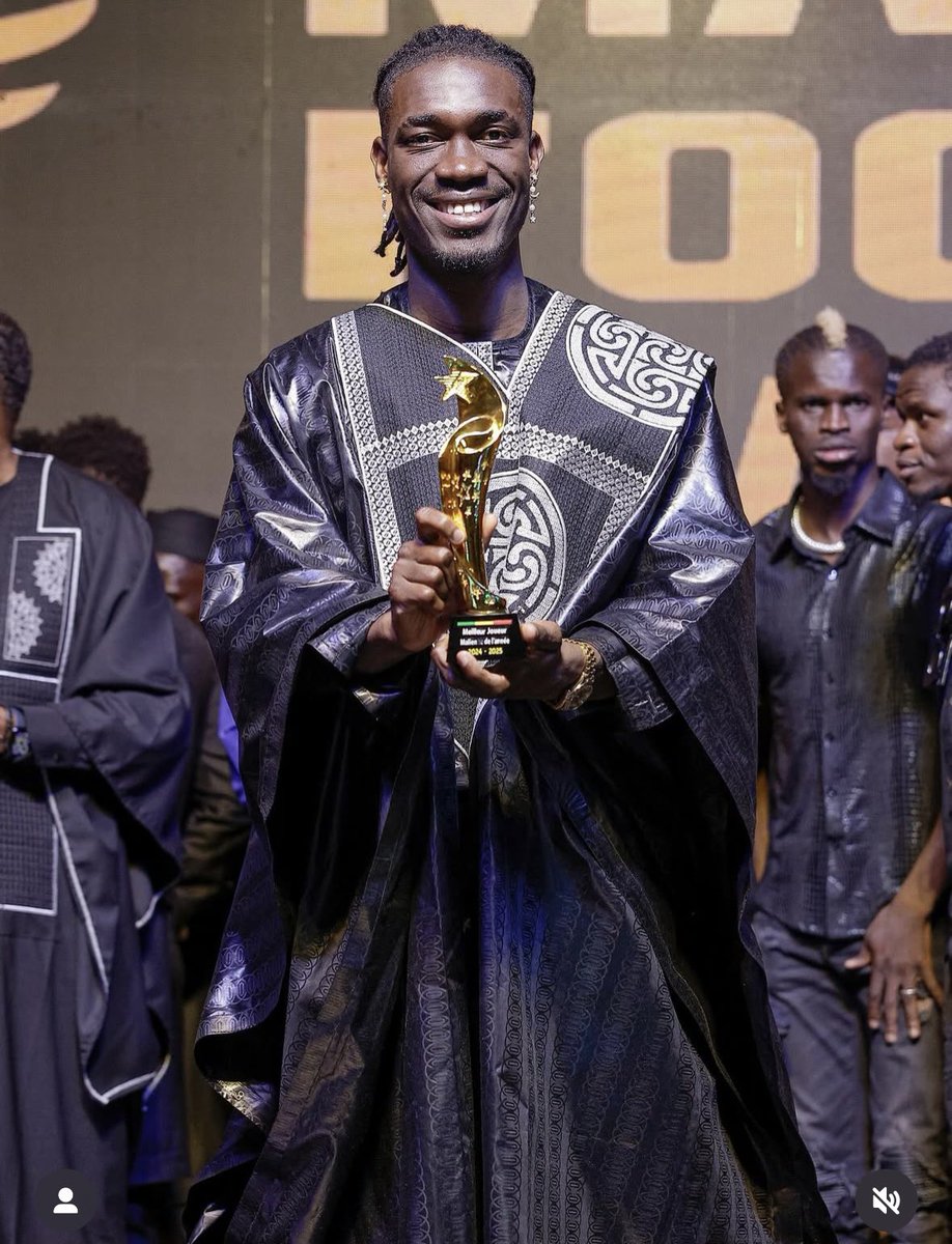 teammalian's tweet photo. #malifootawards L’international Malien 🇲🇱 Yves Bissouma Remporte Le Trophée 🏆 Du Meilleur Joueur Malien De L’année À La Cermonie De Malifootawards 2025 
Félicitations 
-
Un Grand Merci A Toute L’équipe  
#bamakomali🇲🇱 #mali #🇲🇱 #football https://t.co/h5KUCvFwYc