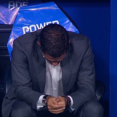 Cuando mañana vea el recital de los piojos en flow y toquen todos los temas que hoy no hicieron voy a estar así adelante de la tele