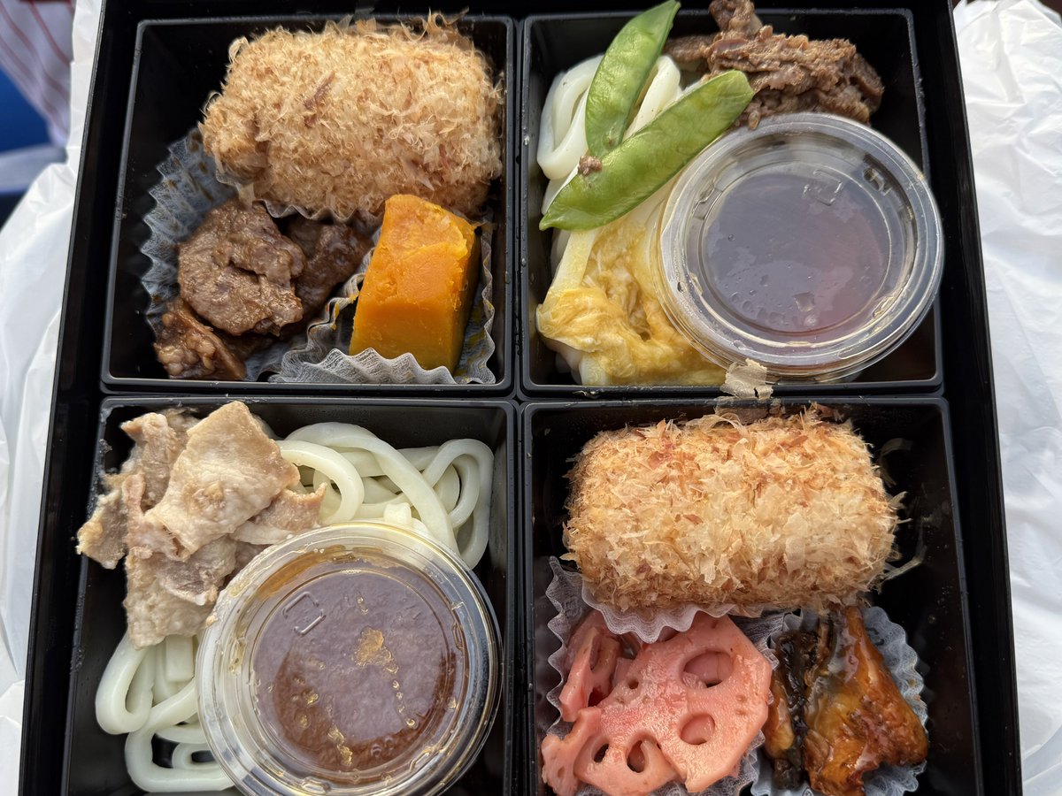 bunbunmaru36's tweet image. 神宮グルメ🍱

#応燕
#プロ初先発
#ladiesday
#捲土重来
#神宮球場
#バファローズ
#swallows
#中村優斗
#石川雅規
#レディースデー限定グルメ