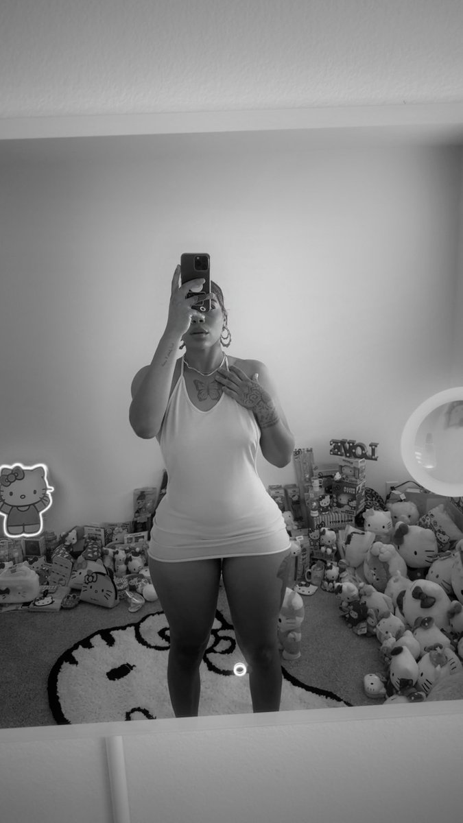 lightskinthreat's tweet photo. Pretty in Pink 🎀 https://t.co/gcejPPgk9J