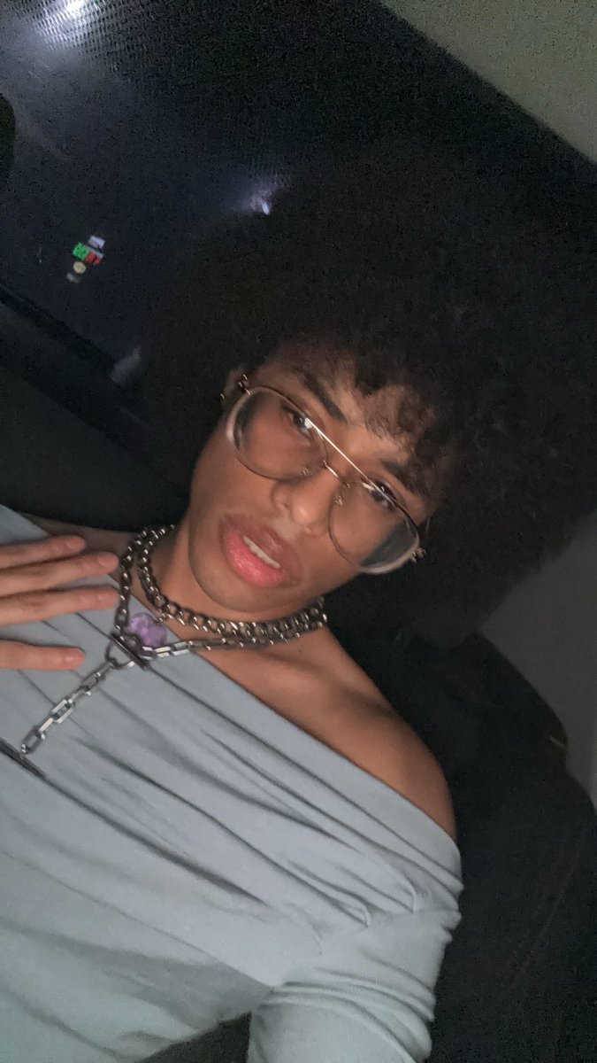 Quartz is seated for Wonder Man tweet media