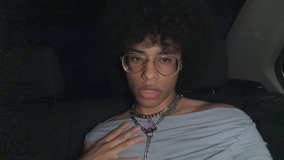 Quartz is seated for Wonder Man tweet media