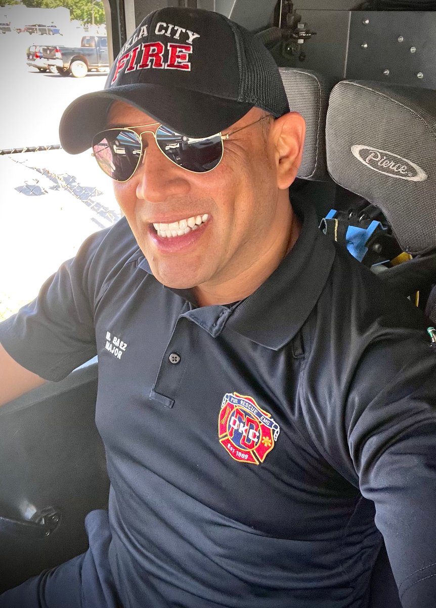 Una sonrisa sincera es un reflejo del gozo que Dios pone en el alma; no solo consuela al que la da, sino que también bendice al que la recibe. Como dice Proverbios 15:13. Que cada sonrisa tuya sea testimonio de la paz que habita en ti y luz que alumbra a los que te rodean.