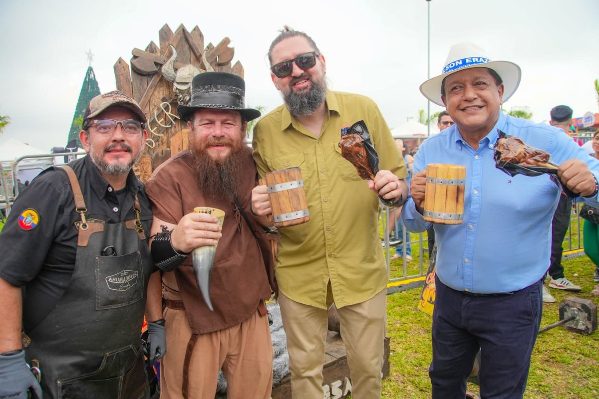 GADsantodomingo's tweet photo. ¡Casa llena en el MRS. FEST! 🥩🔥🍗 El evento gastronómico más importante de la región reunió a 22 restaurantes en el mega parque Jelen Tenka. La Municipalidad agradece a la empresa #Pronaca por la organización que permitió dinamizar la economía local.
#WilsonErazoAlcalde https://t.co/LIsPIQaQ1U