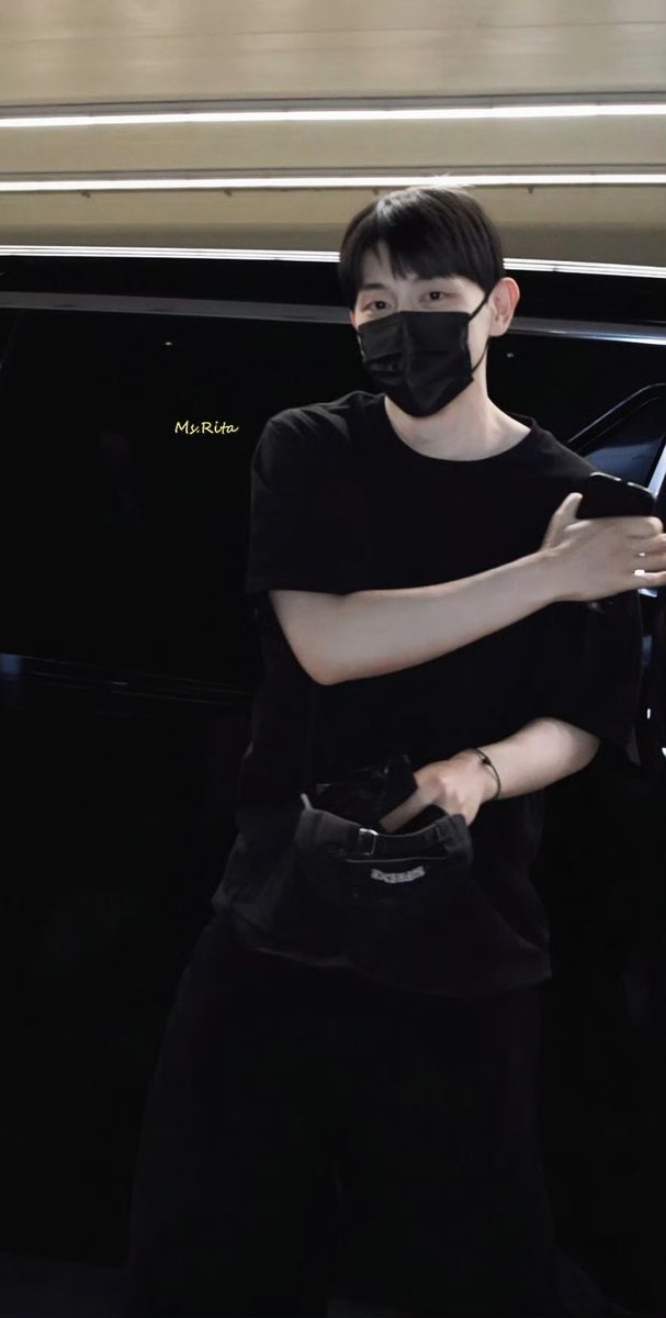 [2025.06.22] Zhejiang

No hat, too sweet

✨💚✨
————
Cr: Ms. Rita
#DengLun #邓伦 #鄧倫 #AllenDeng #ĐặngLuân #DengLunInternational