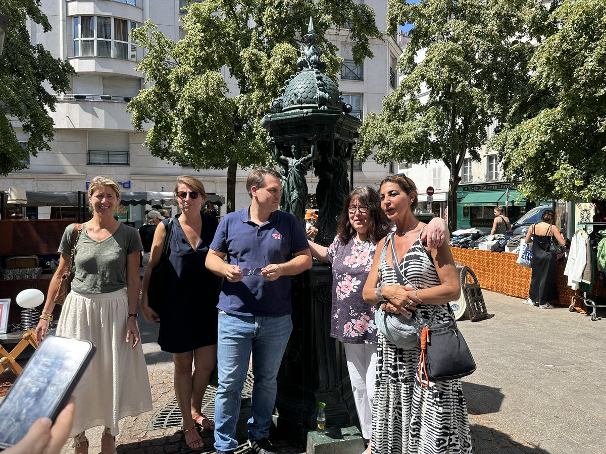 geoffroyboulard's tweet photo. Samedi après-midi sur le terrain place Lévis avec un vide-greniers brocante des commerçants @LevisVillage17 @MarySchoonwater puis passage au tournoi du club de l’AP17 (tennis de table) avec @adlmorandiere @Alix_Bougeret avec Luc et son équipe au gymnase Lafay #Paris17 https://t.co/jQeAFYZyCc