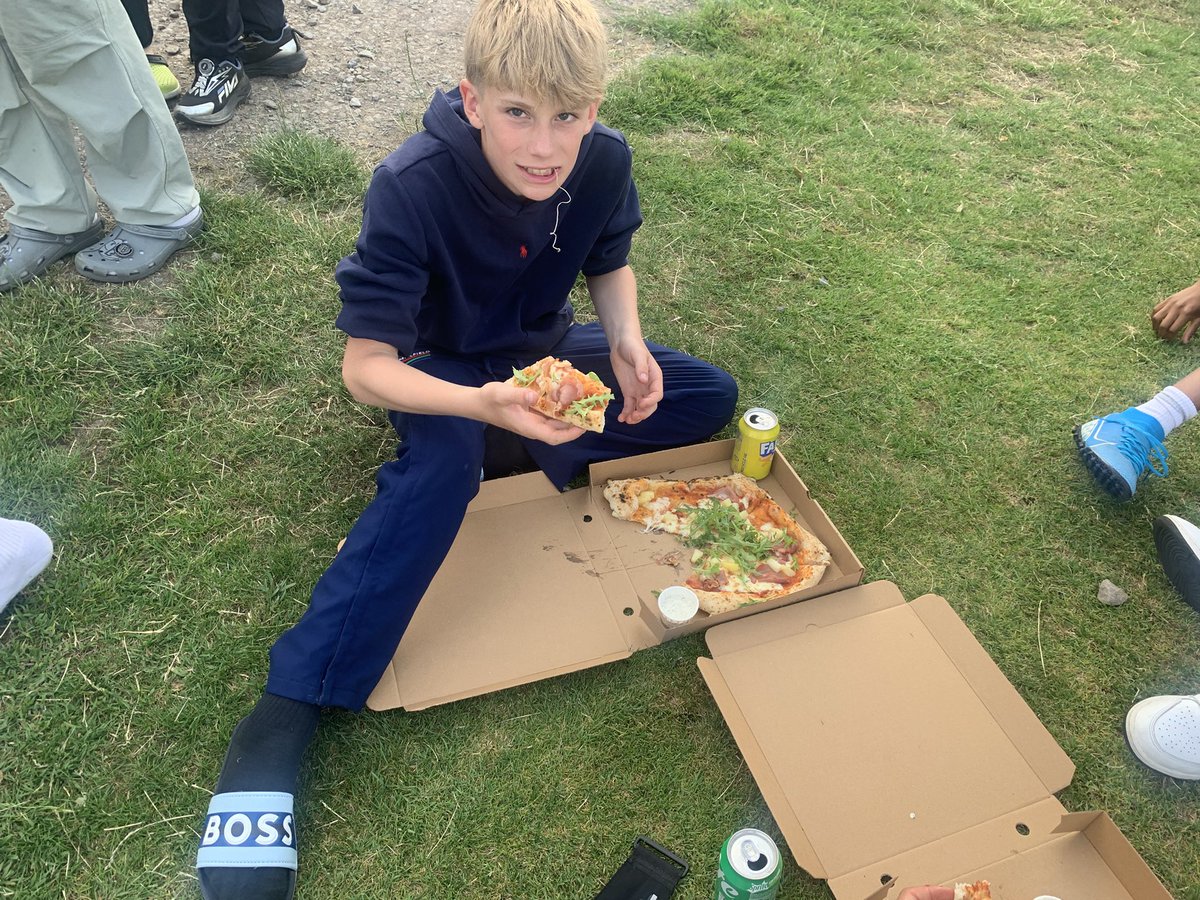 A great way to spend a summer evening. Thank you @mpsboarding  for the wood fire pizzas……happy boys! #berewallboys