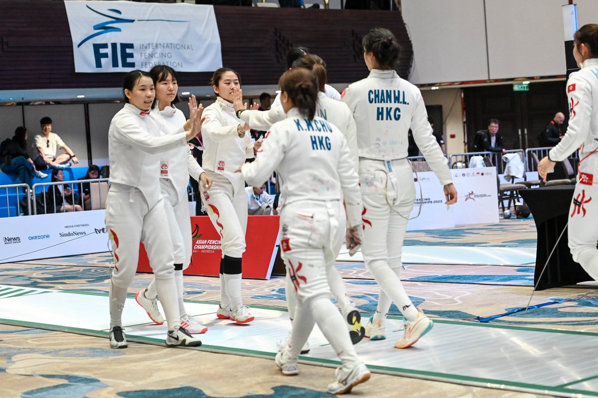FIE_fencing's tweet photo. Day 6 at the 2025 Asian Fencing Championships in Bali! 🇮🇩 - Highlights from the Women’s Team Epee semi-finals!🤺
🇨🇳 China defeated 🇭🇰 Hong Kong China 45-31, while 🇰🇷 Korea overcame 🇯🇵 Japan 45-27 to reach the final! 💥🏆

Stay tuned:
📊 Full Results: https://t.co/BUAYuoCdip
📺 Watch live: https://t.co/qzLKm9Rva2

#fencing #escrime #esgrima #FIE #AsianChampionships #Bali2025 #Indonesia #zonalchampionships #epee
📸 Eva Pavia Gomes | #BizziTeam