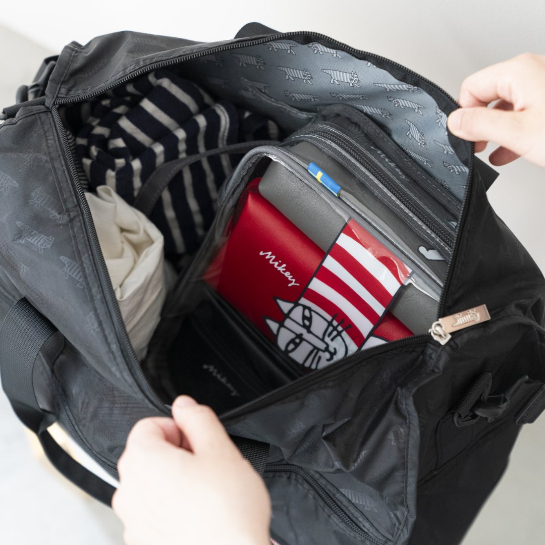 【マイキーのマルチポーチ】

3つの便利なポーチがセットになった、毎日使える優れもの✨

✔︎黒と赤のポーチは大容量＆自立OKのボックス型
✔︎グレーのポーチは薄型でバッグにすっきり
✔︎さらに！防水アクリルバッグ付きで、まとめて持ち運べちゃう！⁠

shop.tonkachi.co.jp/products/ls178…