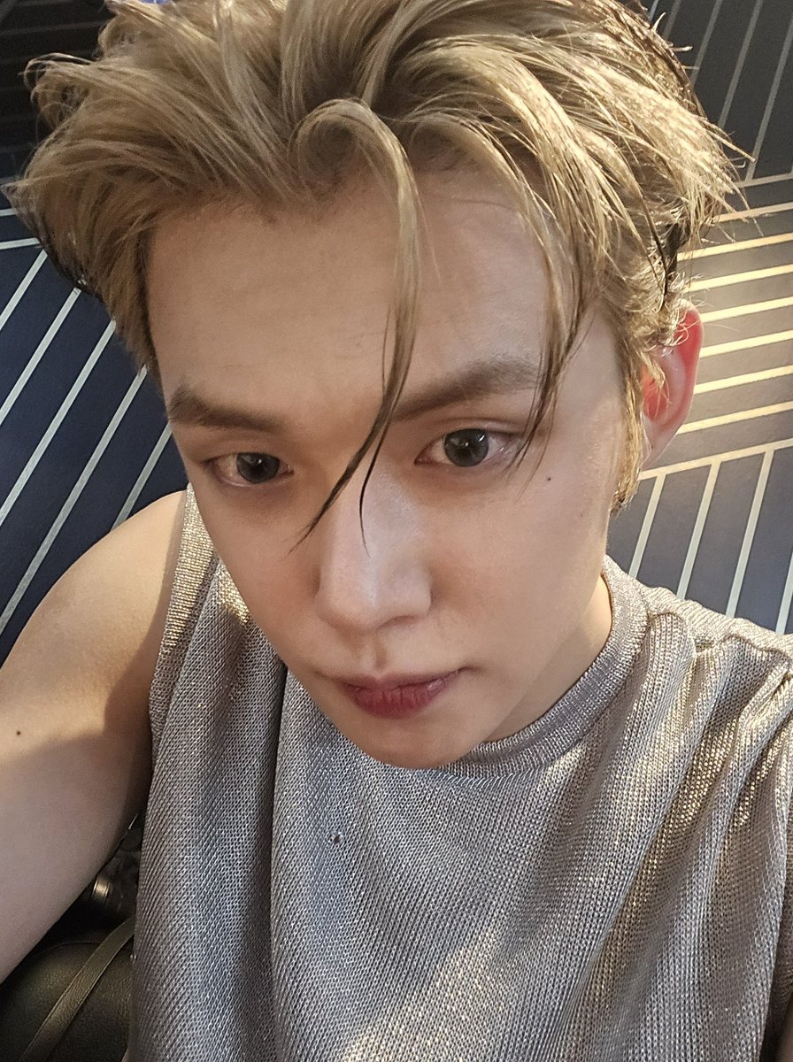 ✶ (@bornin99z) on Twitter photo 