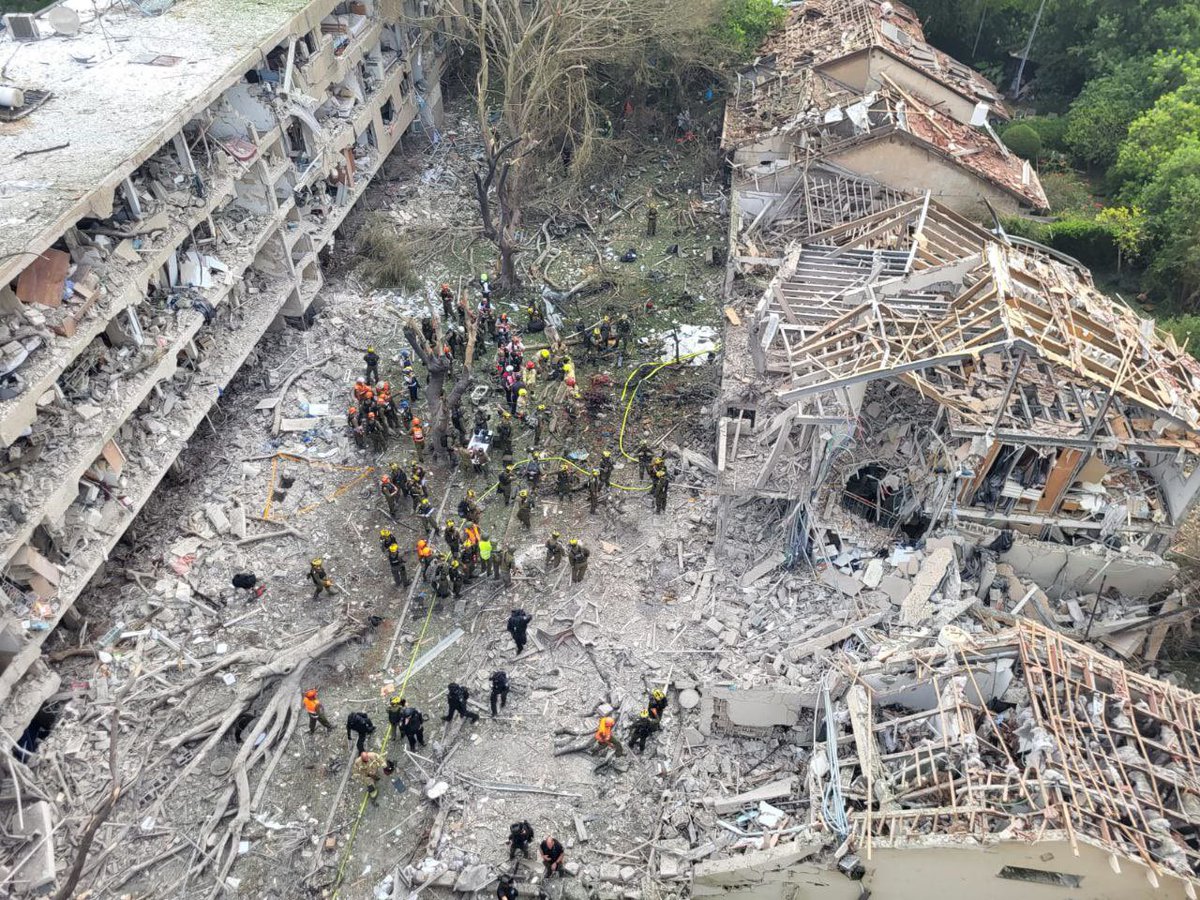 BREAKING: Iran has launched ballistic missiles into Israel, turning entire zones into smoke and rubble.
This is a direct slap in the face of those who considered themselves untouchable superpowers — especially the USA.
#Israel #Iran #WW3 #BallisticMissile #MiddleEast #US