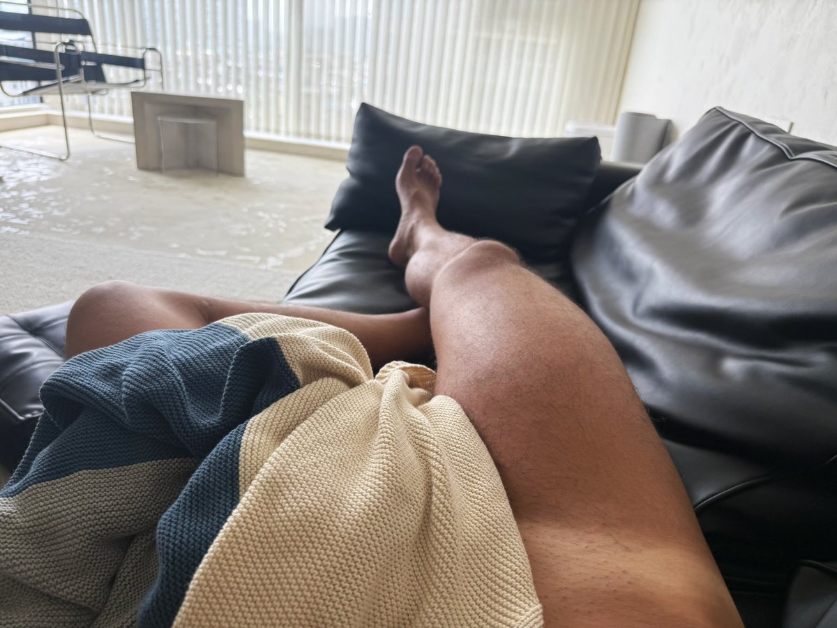 躺在沙发上午睡是你们喜欢的吗?