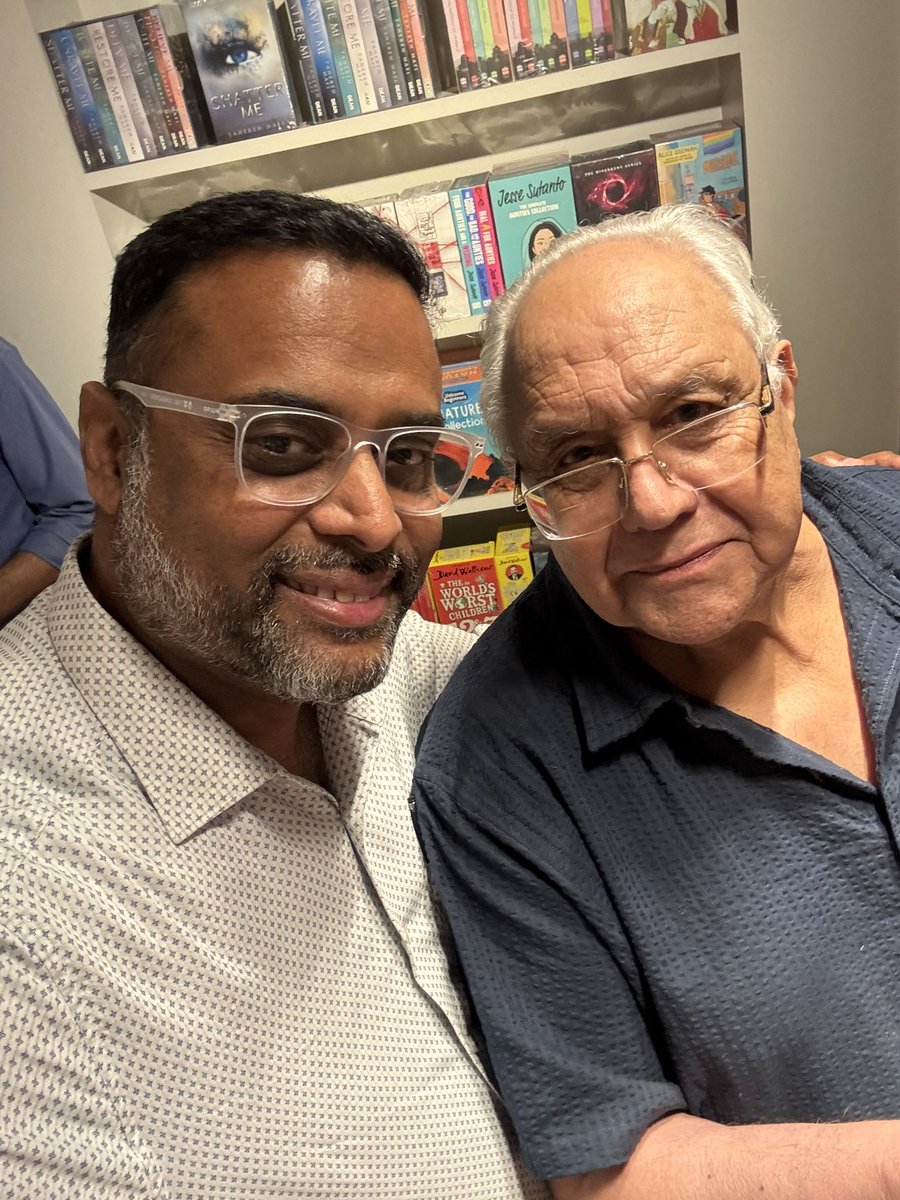 Capt_Ck's tweet photo. Pleasure meeting the “Old Bold Pilot” @CaptShaktiLumba last evening at @flyingamit ‘s book launch #mindFly https://t.co/IEFJSgbirY