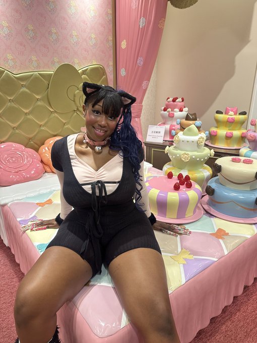 Watch 🎀🐰miss lily 🐰🎀's leaked NSFW photo on TwXstars