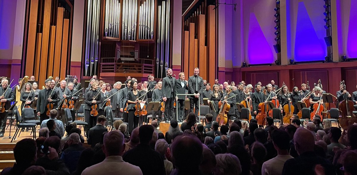 Ludovic Morlot is leading @SeattleSymphony this weekend for the last time in a while (he has no engagements at @BenaroyaHall next season). After Ravel's Bolero, he kindly brought the two snare drum players, Jonathan Wisner and Matthew Decker, to the podium to share the final bow.
