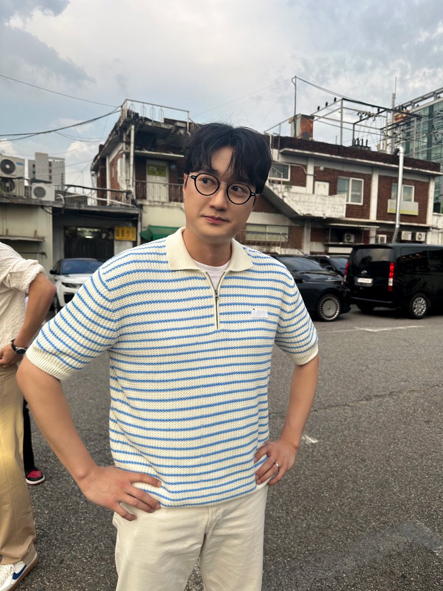 이장원 일케
에? 나 베이스 친다든가 할 수 있는데
Mood 로 나온 짤 개많음