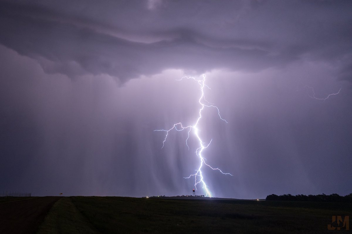 Some nice bolts near Winner, SD tonight