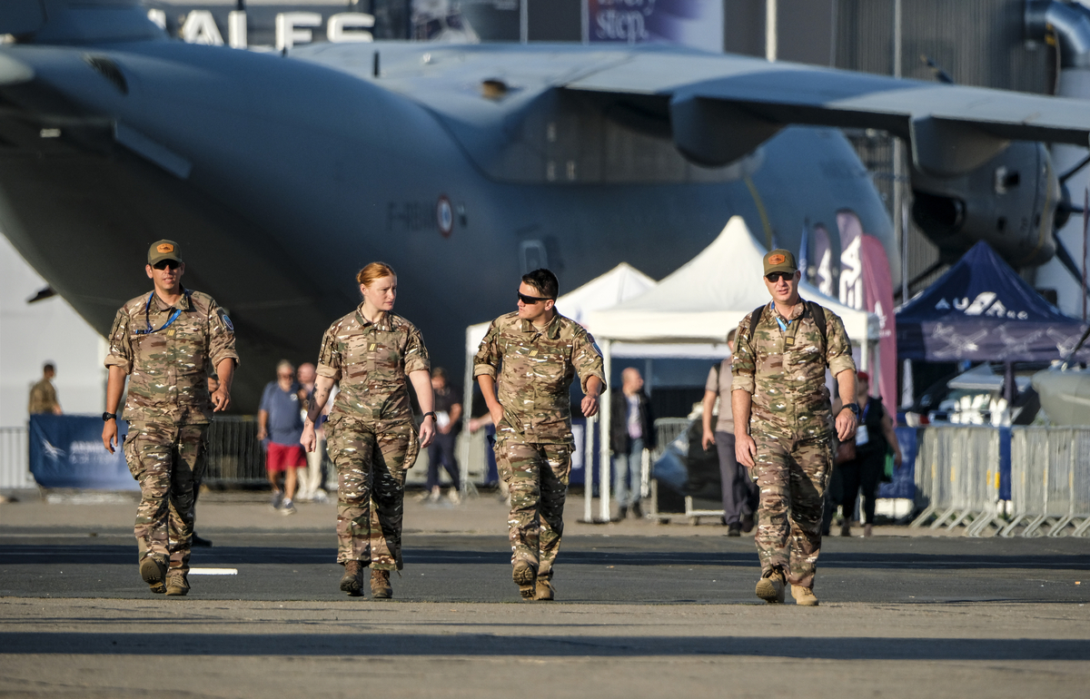 Prêts pour le dernier jour du Salon du Bourget ? 

© Thierry Mamberti 

#PAS25 #SafranBourget