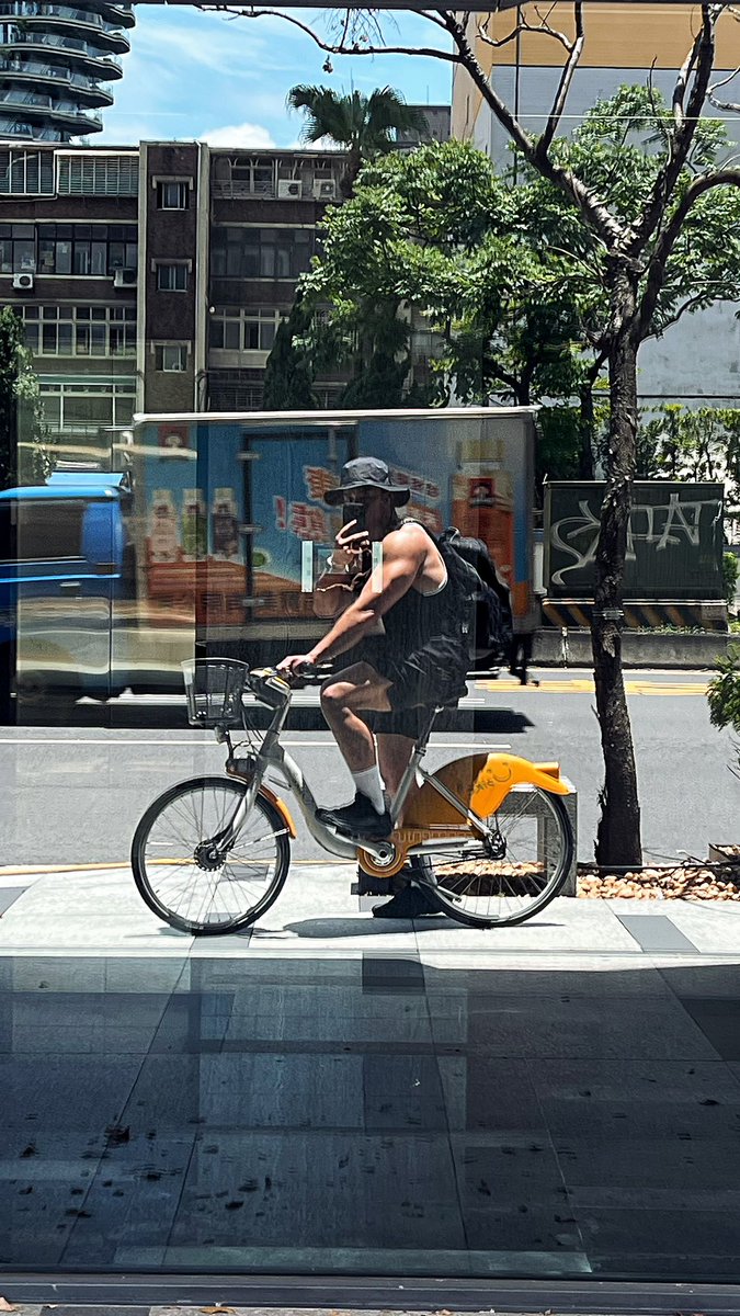 騎一騎發現自己肩膀蠻好看