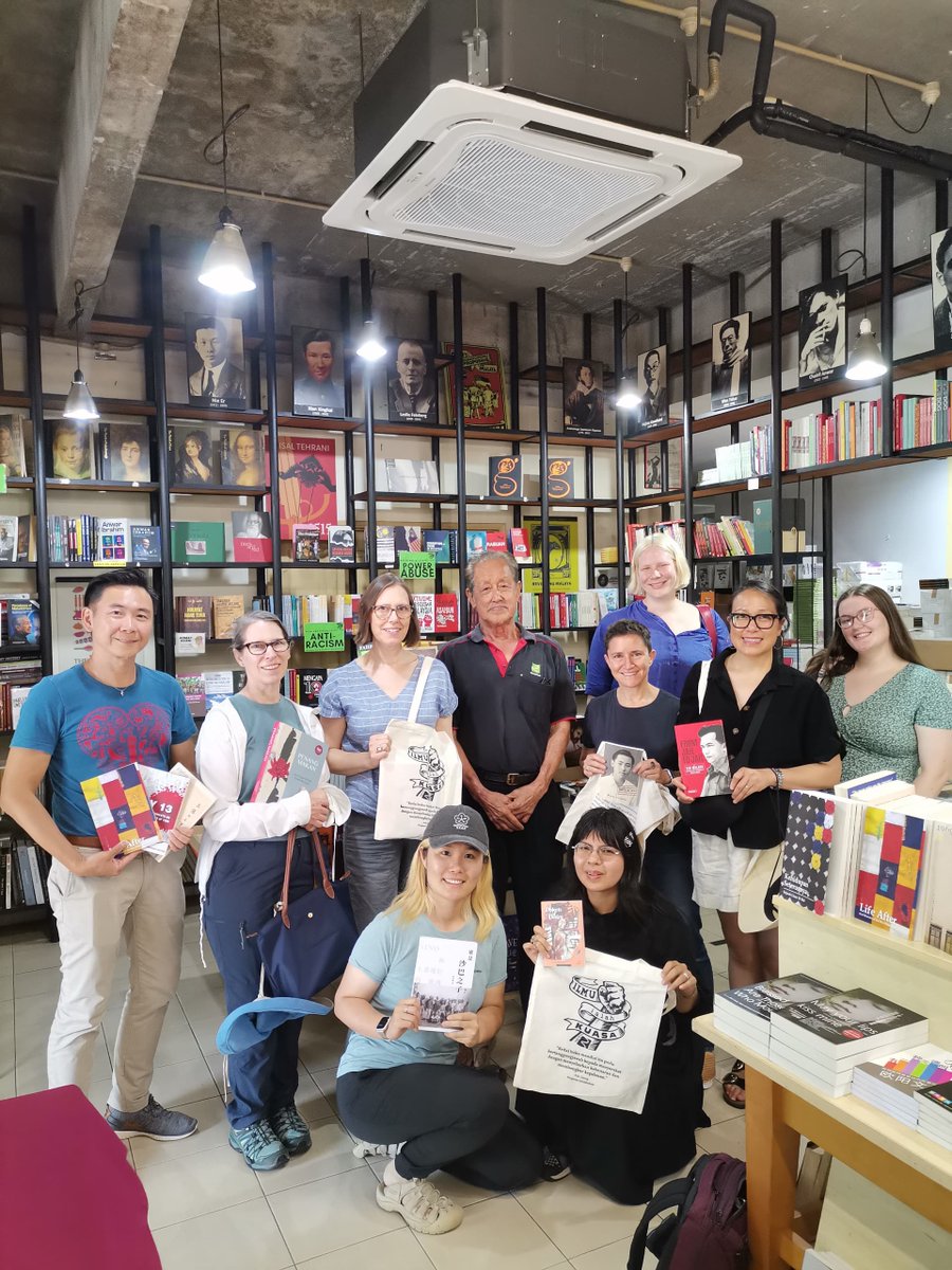 Big thanks to Prof Meredith Weiss and her fellow researchers for dropping by our bookshop and having a thoughtful discussion with Pak Chong!

-
Gerakbudaya Bookshop
Mon - Fri | 10 am - 7 pm
Sat - Sun | 9 am - 6 pm
gerakbudaya.com