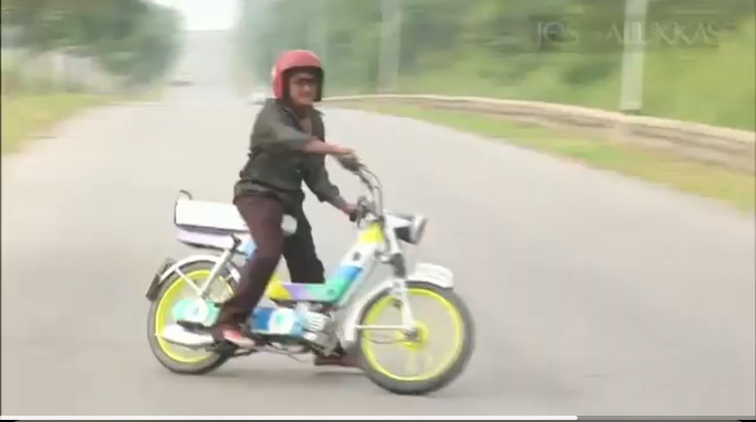 இந்த "Jos Aalukas" விளம்பரத்தில் 
இரண்டு நாட்கள் விஜய் சாருடன் பணியாற்றிய அந்த அனுபவம் இனிமையானது ❤️❤️

Happy Birthday Mr. Vijay Sir God bless 💐💐 #HBDThalapathyVijay #Vijay