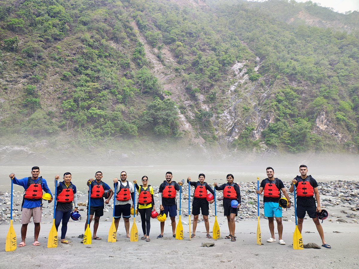 IN_NavalAcademy's tweet image. 🌊 Grit on the Ganga!

From 16–19 Jun, the @IN_NavalAcademy rafting team braved 80 km of River Ganga—from Devprayag to Rishikesh—tackling major rapids like The Wall, Golf Course &amp;amp; Crossfire!

Through turbulent waters and roaring rapids, they embodied courage, endurance &amp;amp;…