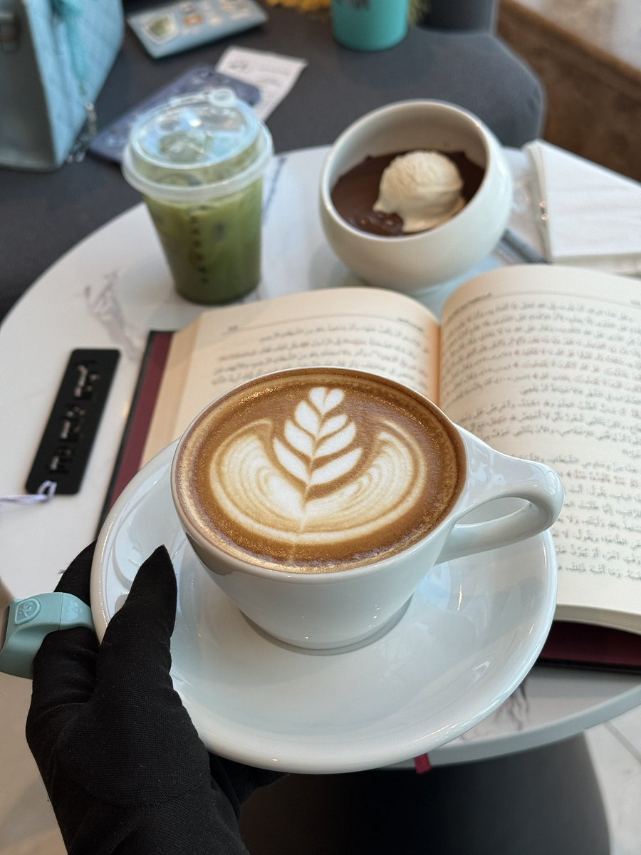 اللّه أرجوه بالتوحيدِ يختم لي
عند المماتِ وهذا منتهىٰ أملي