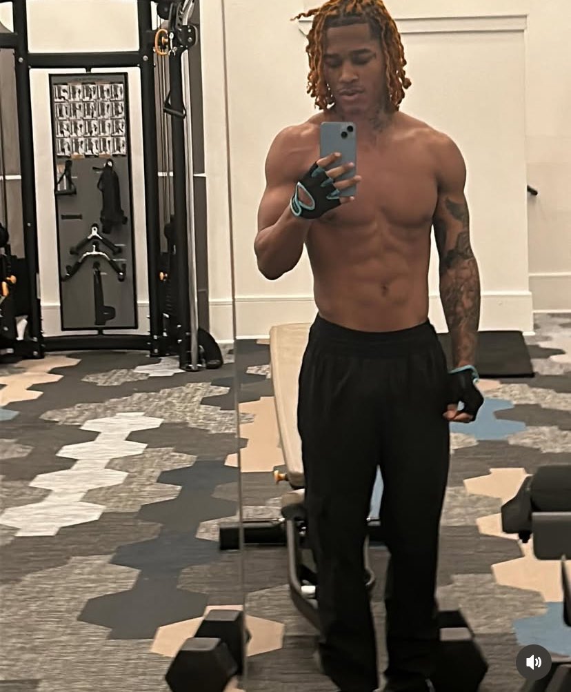 _mrsunknown0's tweet photo. can smb make a book with him in pleasee?😩 https://t.co/3cIdnF44VC