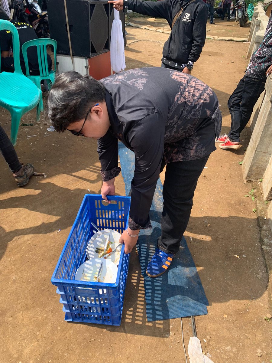 Poe minggu mah jadwalna kana hajat <a href="/sundastruggle/">sunda struggle</a>