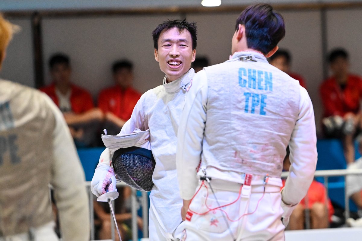 FIE_fencing's tweet photo. Day 6 at the 2025 Asian Fencing Championships in Bali! 🇮🇩 - Action from the Men’s Team Foil semi-finals!🤺 
🇨🇳 Team China edged past Team Chinese Taipei 45-40, while 🇯🇵 Team Japan claimed a tight 45-43 win over 🇭🇰 Team Hong Kong China to set up the final showdown! ⚔️🔥

Stay tuned:
📊 Full Results: https://t.co/BUAYuoCdip
📺 Watch live: https://t.co/qzLKm9Rva2

#fencing #escrime #esgrima #FIE #AsianChampionships #Bali2025 #Indonesia #zonalchampionships #foil
📸 Eva Pavia Gomes | #BizziTeam