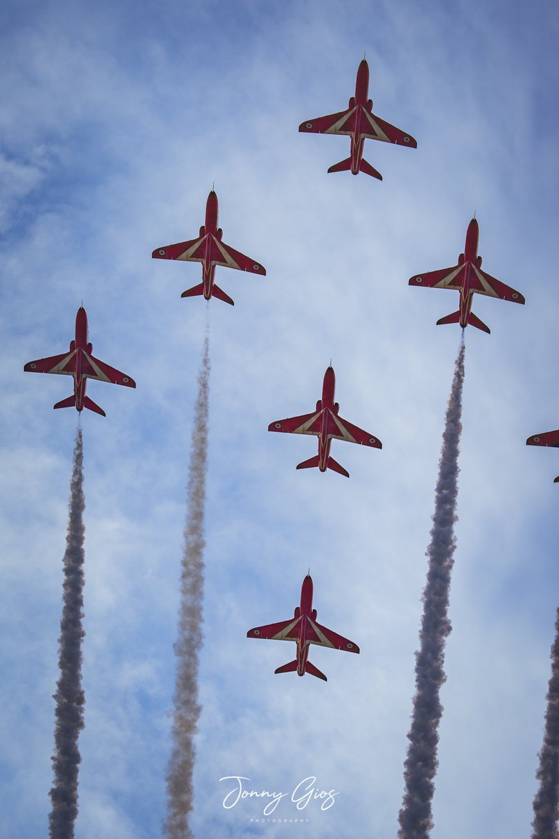 A great flypast from the <a href="/rafredarrows/">Red Arrows</a> at Morecambe yesterday ! <a href="/The_Visitor/">Morecambe Visitor</a> <a href="/MorecambeFC/">Morecambe FC</a> <a href="/BBCLancashire/">BBC Lancashire</a>