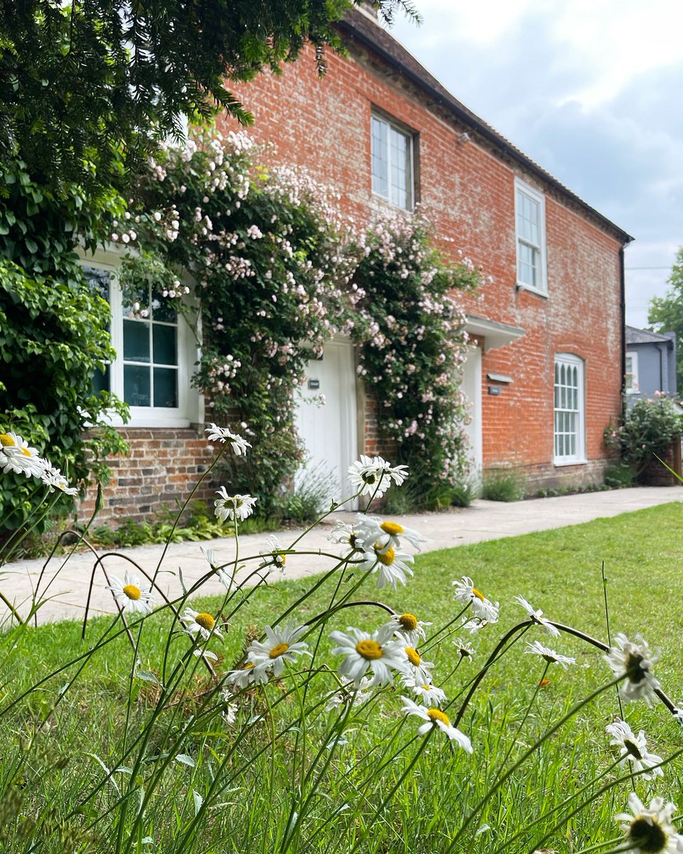 ‘This is a delightful day in the Country, &amp; I hope not much too hot for Town.—Well, you had a good Journey I trust &amp; all that;—&amp; not rain enough to spoil your Bonnet.’
 
✍ #JaneAusten writing to her sister Cassandra, from this house, in June 1814.