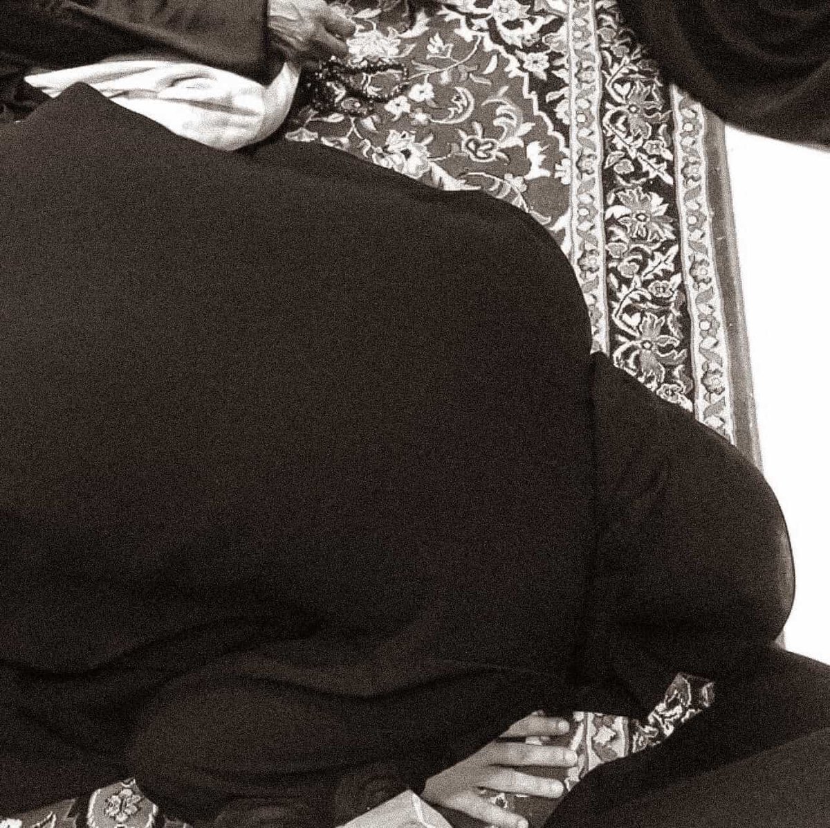 XEva_82's tweet photo. اللهم إنها كانت تخافك وترجوك، وتحافظ على صلاتها، وتأنس بك في قيامها وقرآنها، اللهم فلا تخيّب رجاءها، ولا تتركها في كربها، وأنت أرحم الراحمين.🤲🏻🤍
#شجون_الهاجري #كلنا_شجون https://t.co/fJe1AHTgoi