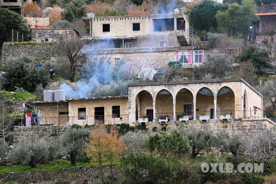 I like this photo, it is a mixture between old and not old houses... we are still discovering in Habil village lebanonart.com  #lebanon #oldhouses #habil #habeel #livelebanon #discoverlebanon #lebanonart