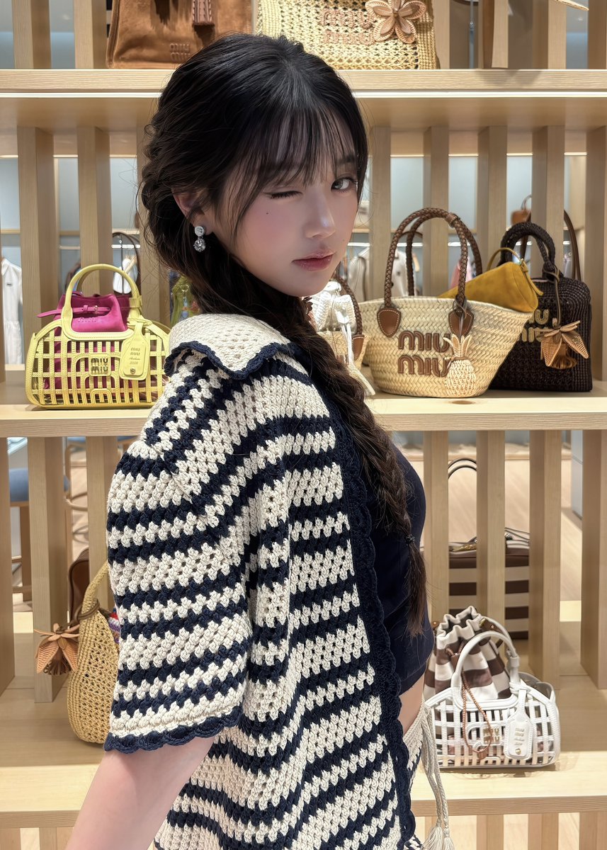 wonyoungdollz's tweet photo. Wonyoung Instagram Update with Miu Miu 🪭✨ (4K)

#장원영 #JANGWONYOUNG #IVE https://t.co/VE2Tvp0m0q