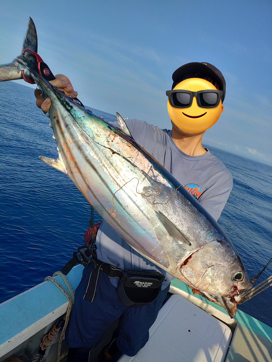 kuririn2008K's tweet photo. 魚は浮かないし、口使わんし厳しい1日だったけど、船中1本のみの貴重な1本をゲット🎣
6キロの大判カツオは食べても最高！ https://t.co/zERx8rLMsB