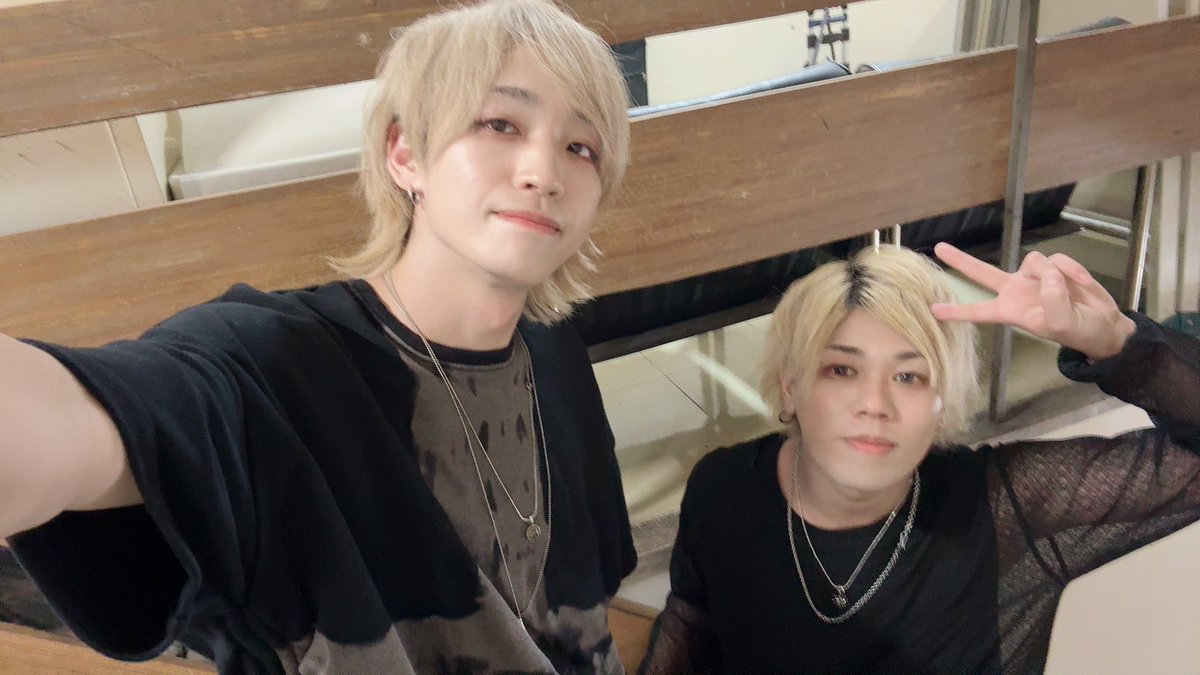 川崎セルビアンナイトありがとうございました！すげぇ久しぶりな感じしたなぁ〜

1ヶ月程ライブ空いちゃうけど、皆んな夏バテするなよー🔥

今日はしゅんと📷
髪色同じやん、次は何色にしようかな😗