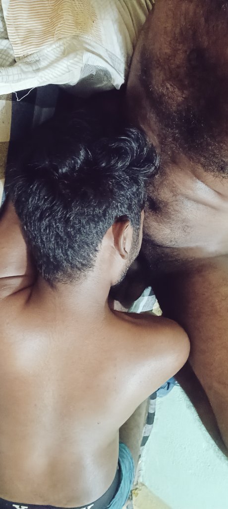 Watha...ennama sappuran👅