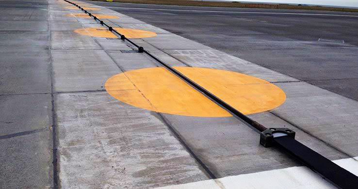 Globally, around 2,500 aircraft arresting systems have been installed on runways across 74 countries.

About 400 airports equipped with cable-type arresting gear have recorded commercial air traffic.