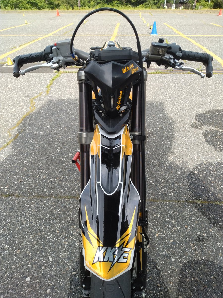 hero70238689's tweet image. 某B級様の胸をお借りに長野練へお邪魔しました。
ついでにヘッドライトの軽量化,大分小顔になりました
#ultrabee
#surron