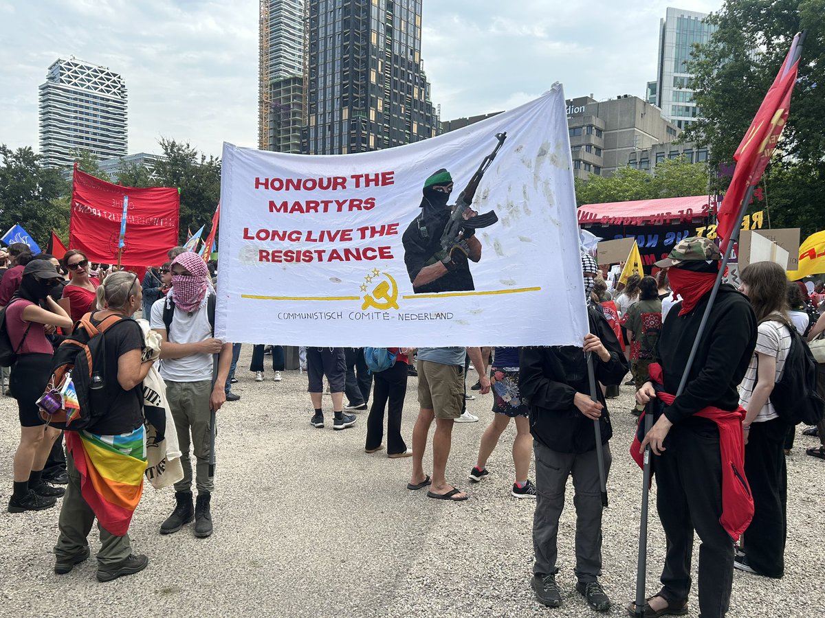 olthof_tom's tweet image. Nu bij de demonstratie tegen de NAVO-top op de Koekamp in Den Haag.
#navo #DenHaag