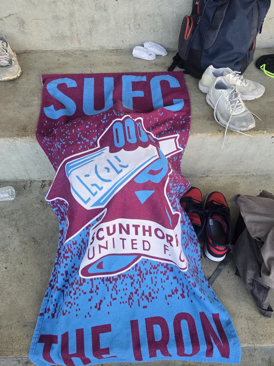 joshbrit94's tweet photo. Representing @SUFCOfficial for HMS Dauntless in singapore https://t.co/T5GDxRmdqz