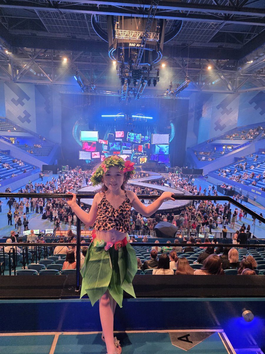 amybuzz's tweet image. This huge fan is ready for @katyperry tonight! @RACArena