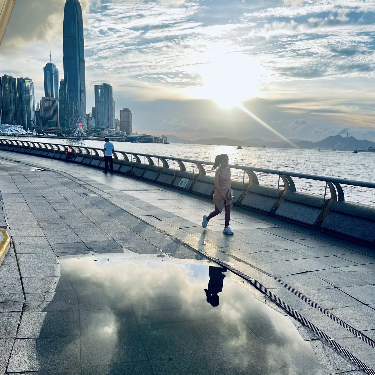 trailnesday's tweet photo. Made it to #sunset after the rain, sun and bonus rainbow #Daily10k #HongKong https://t.co/TRy5eIG4iU