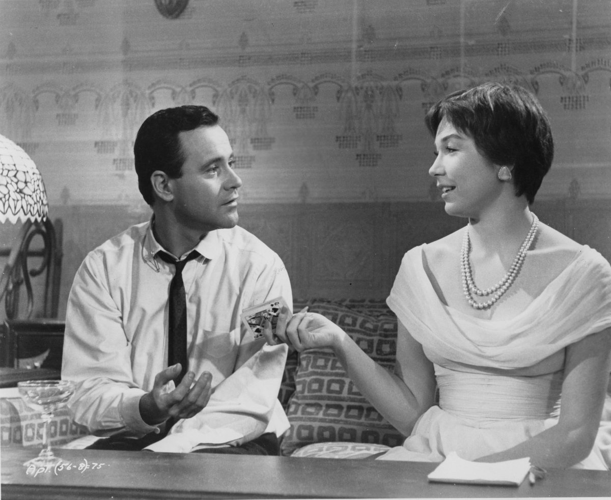 apartamentobill's tweet photo. @ikisabicanal Para mí, #Elapartamento sigue siendo un tesoro intemporal: la química mágica entre Shirley MacLaine y Jack Lemmon, ese guion impecable que mezcla humor, melancolía y una mirada profunda al alma humana… ¿quién puede resistirse a esa combinación? https://t.co/WHpy1SJCG6