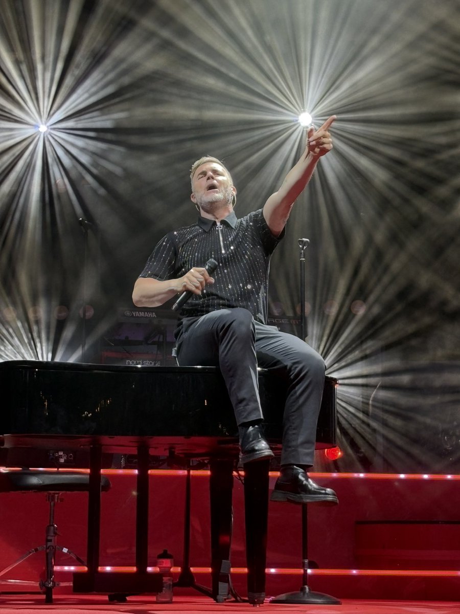 <a href="/GaryBarlow/">Gary Barlow</a> <a href="/GaryBarlow/">Gary Barlow</a> The #westcountrywonders just had the best time at <a href="/TheEdenSessions/">Eden Sessions</a>